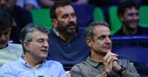 Ο Κυριάκος Μητσοτάκης παρακολουθεί τον τελικό Τζόκοβιτς - Μουζέτι