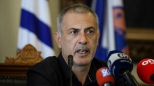 Μώραλης: Ανησυχία για τη φωτιά στη Μαρίνα Ζέας - Δεύτερη φορά σε 1,5 χρόνο