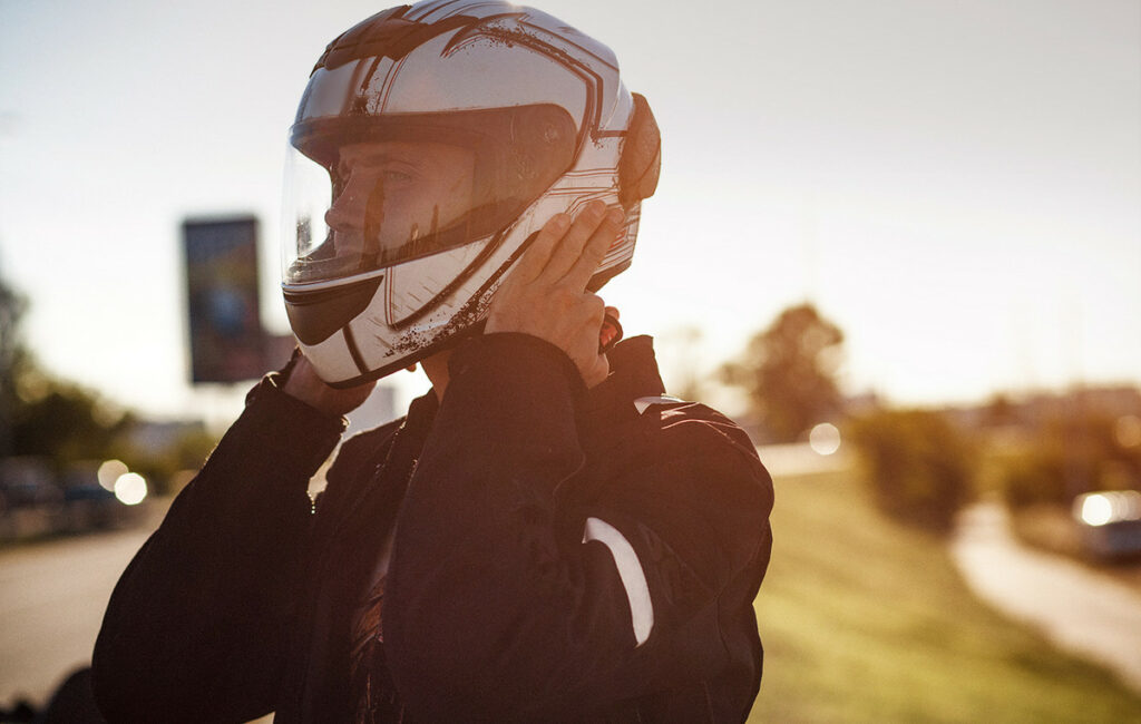 Αυστηρότερα μέτρα για οδική ασφάλεια: Αλκοτέστ και κράνη υποχρεωτικά