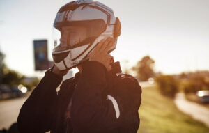 Αυστηρότερα μέτρα για οδική ασφάλεια: Αλκοτέστ και κράνη υποχρεωτικά