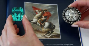 3,79 εκατομμύρια ευρώ για καρφίτσα του Ναπολέοντα σε δημοπρασία