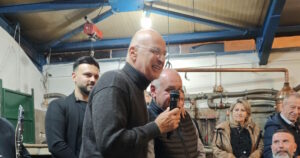 Παρουσία υπουργών και βουλευτών στο παραδοσιακό βράσιμο τσίπουρου στη Φλώρινα