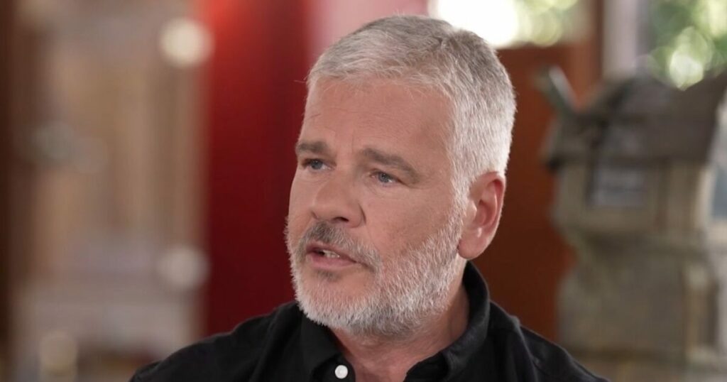 Νίκος Γρίτσης: «Η μητέρα μου υπέφερε από bullying, έφυγε από καρκίνο»