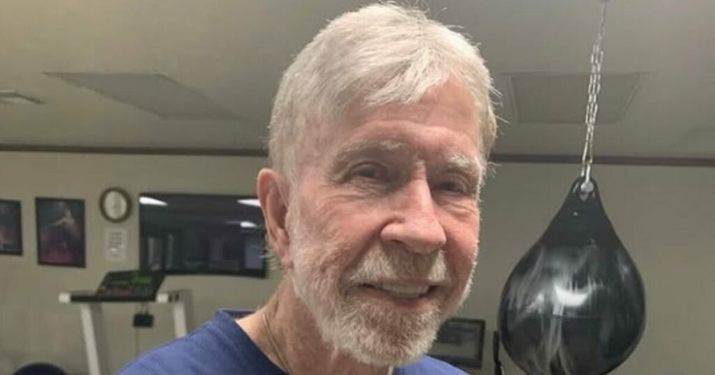 Ο Τσακ Νόρις στα 85 του: «Συνεχίζω να θέτω στόχους και να προχωρώ»