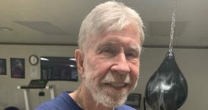 Ο Τσακ Νόρις στα 85 του: «Συνεχίζω να θέτω στόχους και να προχωρώ»