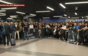 Ομπράντοβιτς: Θριαμβευτική υποδοχή από τους φιλάθλους της Παρτίζαν στο Βελιγράδι
