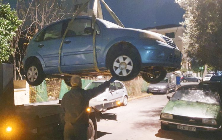 Νέα εκστρατεία απομάκρυνσης εγκαταλελειμμένων οχημάτων από τον Δήμο Ηρακλείου