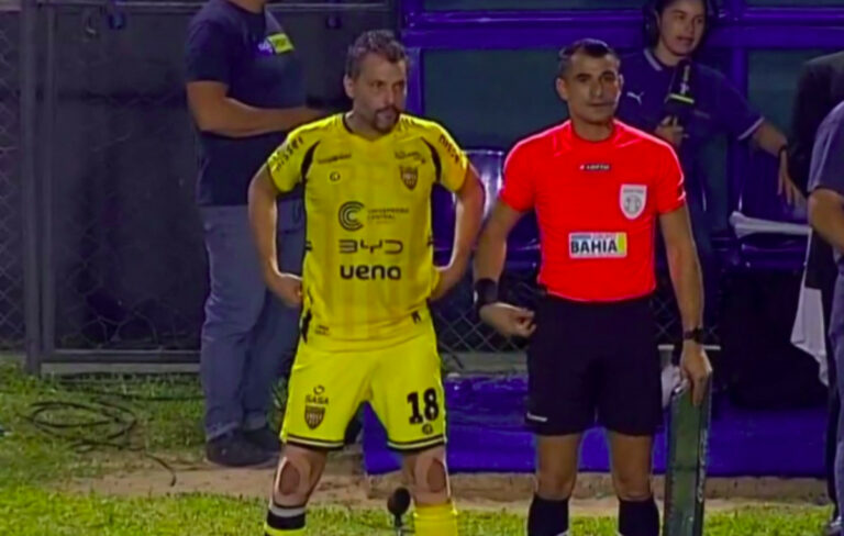 Απίστευτο στην Παραγουάη: Πρόεδρος ομάδας μπήκε ως παίκτης στα 51 του χρόνια