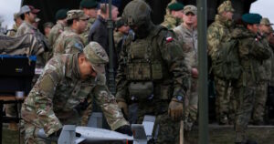 Πολωνία: 10.000 στρατιώτες αναλαμβάνουν την προστασία κρίσιμων υποδομών