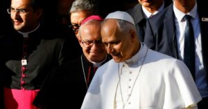 Η ιστορική συνάντηση του Πατριάρχη Βαρθολομαίου με τον Πάπα Λέοντα