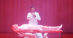 Σάκης Ρουβάς: Αποφεύγει να σχολιάσει την πτώση του στα μπουζούκια