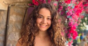 Στέφανη Χαραλάμπους: «Μην πιστεύετε ό,τι βλέπετε στο internet»