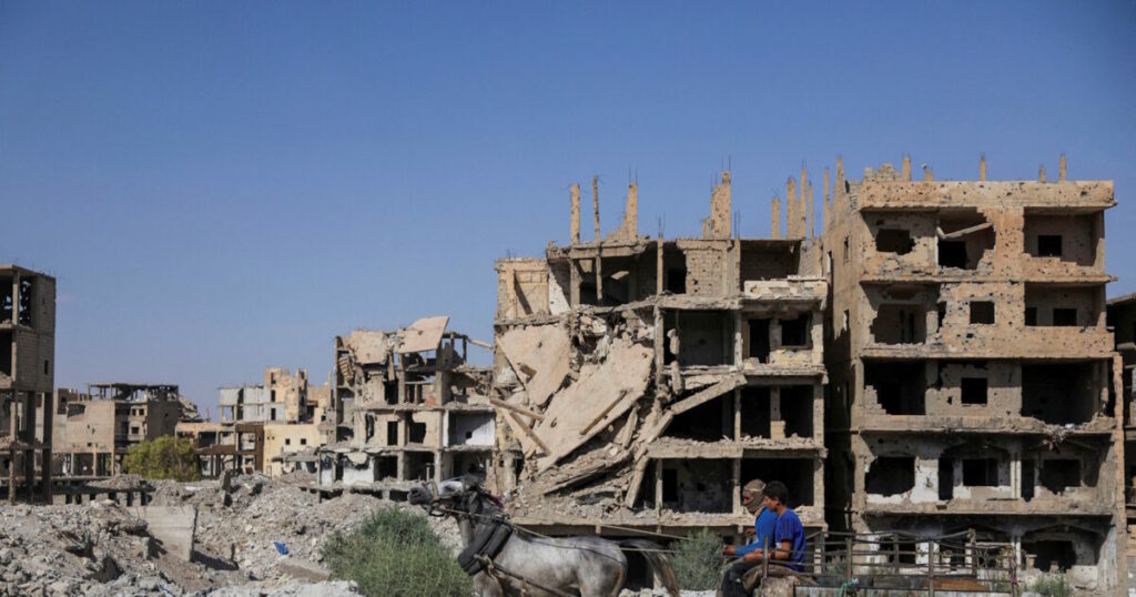 Συριακές δυνάμεις πλήττουν πυρήνες του Ισλαμικού Κράτους πριν τη συνάντηση Σάρα-Τραμπ