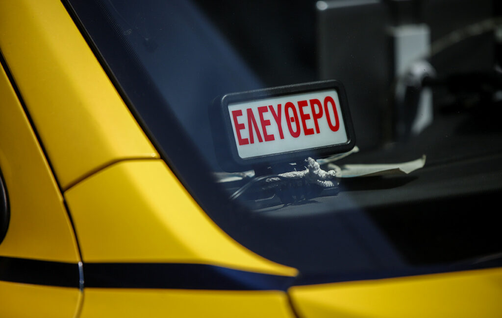 Λήγει η απεργία των ταξί μετά τη συνάντηση με Κυρανάκη