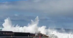 Τενερίφη: Τραγωδία με τρεις νεκρούς από τα επικίνδυνα κύματα