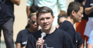 ΗΠΑ: Σάλος με χριστιανό Δημοκρατικό στο Τέξας – Ακολουθεί πορνοστάρ στο Instagram