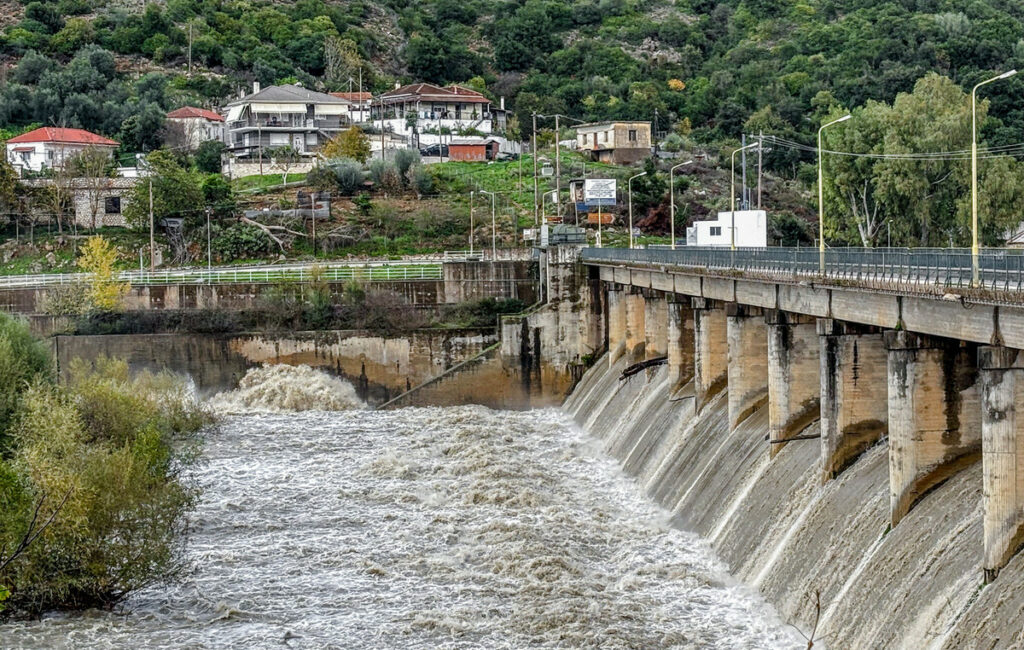Καταστροφές από τις πλημμύρες στην Ήπειρο – Στο έλεος της κακοκαιρίας η Δυτική Ελλάδα