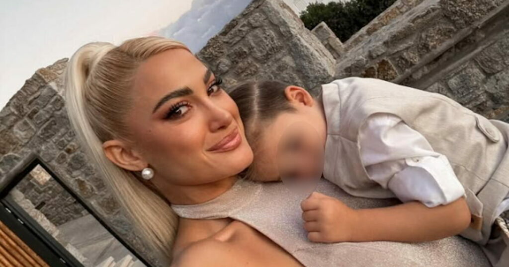 Ιωάννα Τούνη: Τρυφερή φωτογραφία με τον γιο της Πάρη