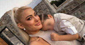 Ιωάννα Τούνη: Τρυφερή φωτογραφία με τον γιο της Πάρη