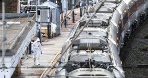 Βρετανία: Σε κρίσιμη κατάσταση ο ήρωας σιδηροδρομικός υπάλληλος που έσωσε ζωές