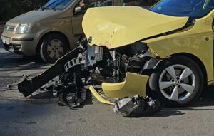 Σοβαρό τροχαίο ατύχημα με βαν και ταξί στην Ευελπίδων