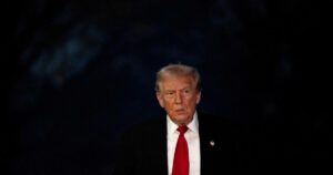 Ο Τραμπ σκληραίνει τη στάση του κατά των μεταναστών