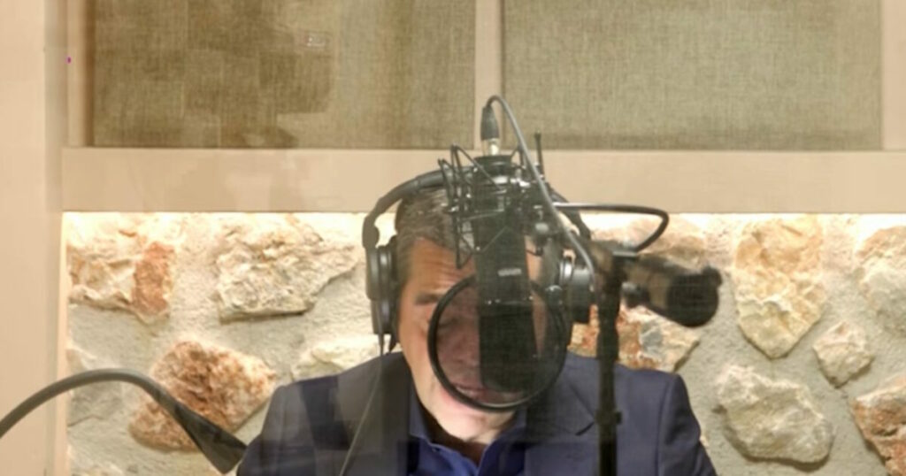 Το audiobook της «Ιθάκης» του Αλέξη Τσίπρα με φωνές γνωστών ηθοποιών