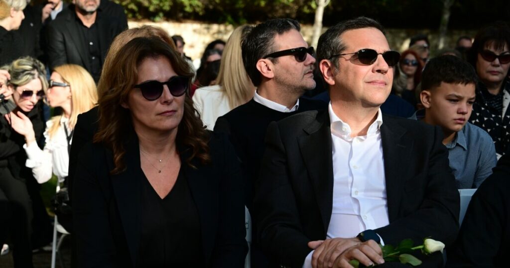 Αλέκος Φλαμπουράρης: Τελευταίο αντίο στο ιστορικό στέλεχος της Αριστεράς