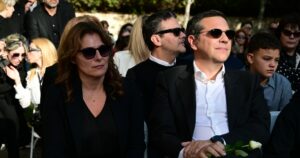 Αλέκος Φλαμπουράρης: Τελευταίο αντίο στο ιστορικό στέλεχος της Αριστεράς