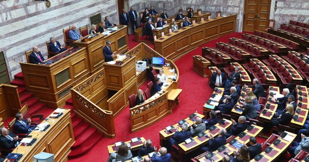 Δημοσκόπηση MRB: 68,1% των πολιτών ζητά νέα κόμματα, αλλά όχι Τσίπρα ή Σαμαρά