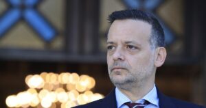 Σφοδρή αντίδραση του υπουργείου Ανάπτυξης στον Χάρη Δούκα για τα πατίνια