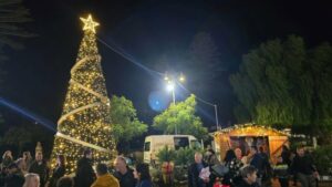 Δήμος Χίου: 54.000 ευρώ για χριστουγεννιάτικη διακόσμηση αλλά όχι για εκπαιδευτικούς