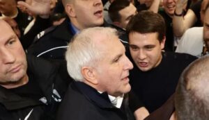 Θερμή υποδοχή για τον Ομπράντοβιτς στο Βελιγράδι