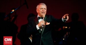 Ο Φρανκ Σινάτρα καταρρίπτει ρεκόρ στα charts με νέα κυκλοφορία