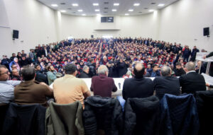 Σε πλήρη εξέλιξη η σύσκεψη αγροτών στη Νίκαια: «Είμαστε όλοι μαζί»