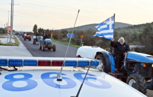 Αγρότες στα Τέμπη: Μήνυμα νίκης και αποκλεισμός κυκλοφορίας