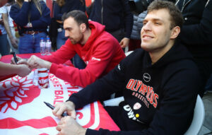 Ο αθλητισμός και το πνεύμα των Χριστουγέννων: Ευχές από ελληνικές ομάδες