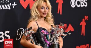 Από το Χόλιγουντ και τη μουσική μέχρι τον αθλητισμό: Οι 15 διάσημοι που καθόρισαν το στυλ το 2025