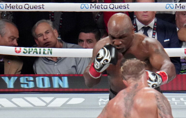 Μάικ Τάισον: Επιστρέφει στο ρινγκ για να αντιμετωπίσει τον Μεϊγουέδερ