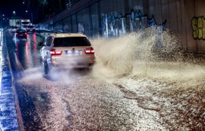 Καταρρακτώδης βροχή στην Αττική: Πάνω από 80 τόνοι νερού ανά στρέμμα