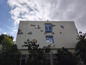 Πτώση σοβάδων από κτίριο Εργατικού Κέντρου κοντά σε σχολείο