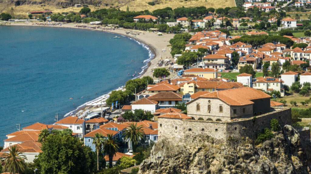 Νέο ακτοπλοϊκό δρομολόγιο συνδέει Πέτρα Λέσβου με Αδραμύττιο