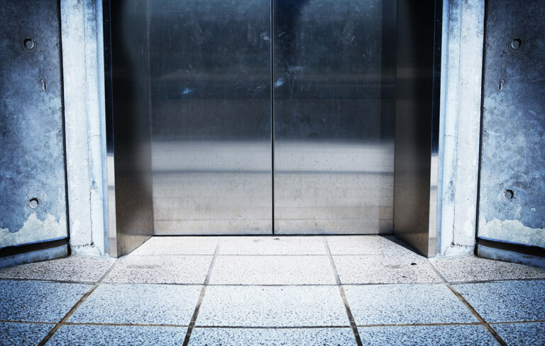 Τραυματίστηκε άνδρας σε ασανσέρ σούπερ μάρκετ στην Αττική