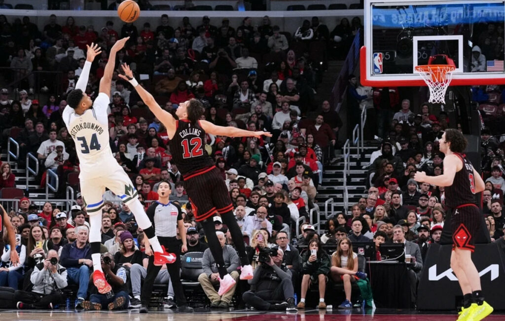 Η ένταση του Γιάννη Αντετοκούνμπο με τον Βούτσεβιτς στο παιχνίδι