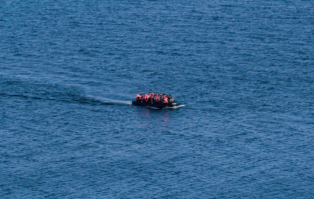 Διάσωση 108 μεταναστών σε ξύλινη λέμβο νότια της Γαύδου