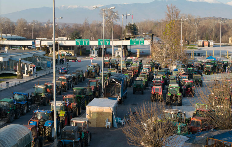 Αναταράξεις σε εμπόριο, τουρισμό και εστίαση από αγροτικές κινητοποιήσεις