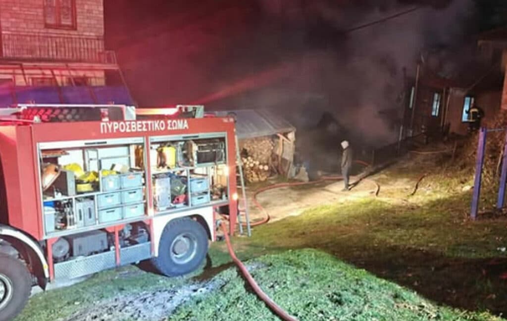 Πυρκαγιά στο Ανήλιο Μετσόβου – Κάηκαν σπίτια και προκλήθηκαν σοβαρές ζημιές