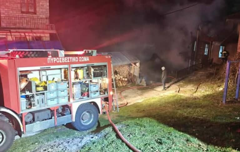 Πυρκαγιά στο Ανήλιο Μετσόβου – Κάηκαν σπίτια και προκλήθηκαν σοβαρές ζημιές