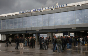 Αγρότες κλείνουν ξανά το αεροδρόμιο στο Ηράκλειο – Συντονιστική Επιτροπή για νέες αποφάσεις