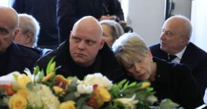 Σύλβα Ακρίτα: Συντετριμμένη η Έλενα Ακρίτα στο τελευταίο αντίο